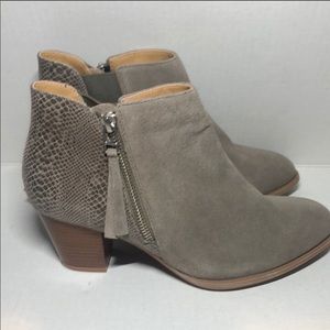 Vionic Anne boots